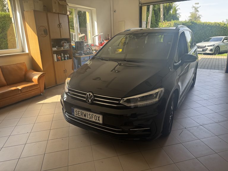 VW TURAN - realizacja montażu SerwisFox
