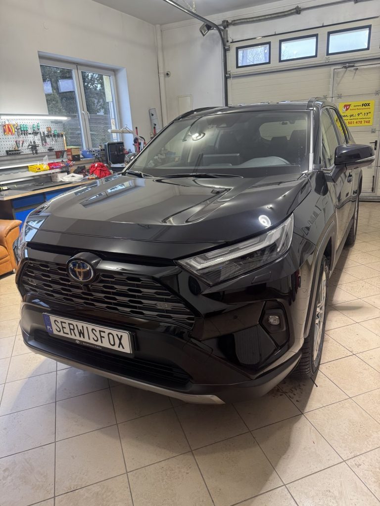 TOYOTA RAV4 HYBRID - realizacja montażu SerwisFox