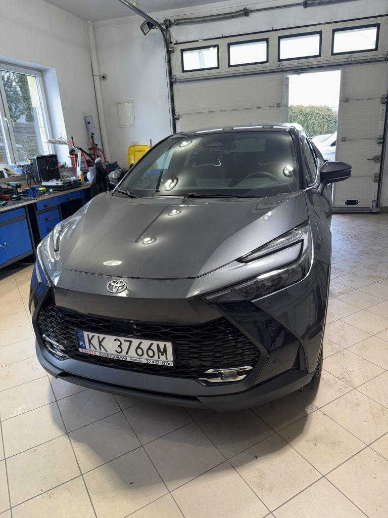TOYOTA CHR - realizacja montażu SerwisFox