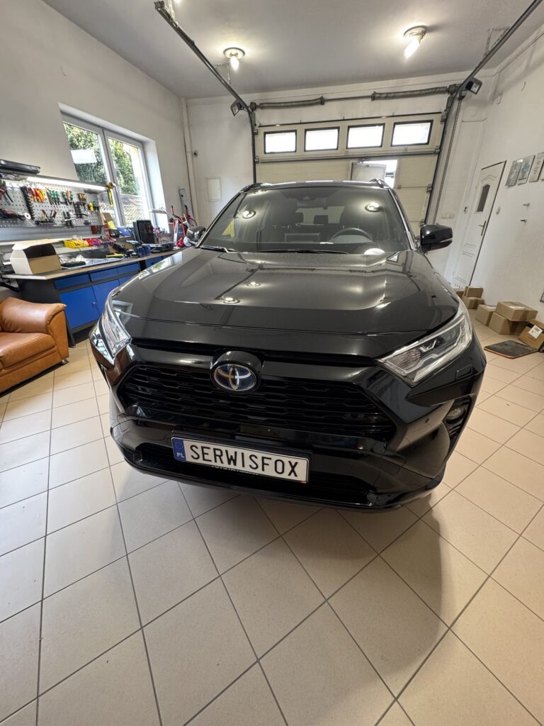 TOYOTA RAV 4 - realizacja montażu SerwisFox