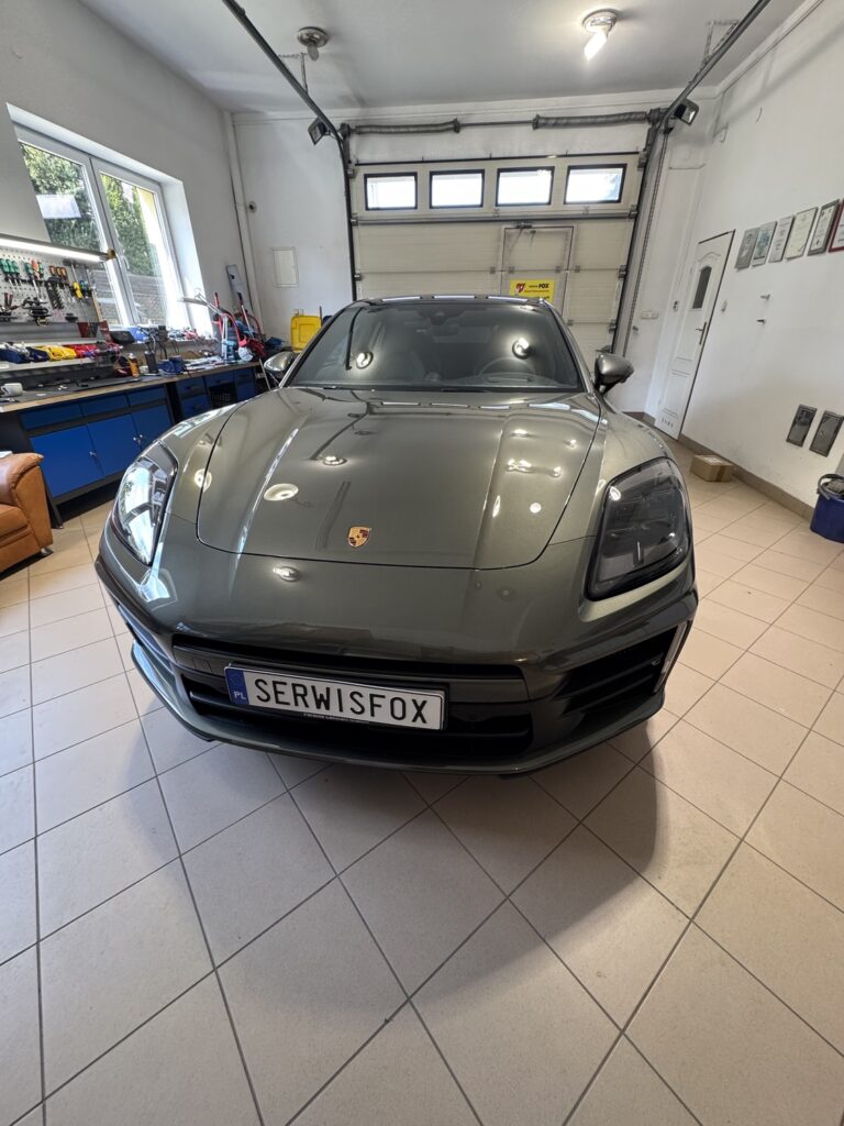 PORSCHE PANAMERA 4 - realizacja montażu SerwisFox