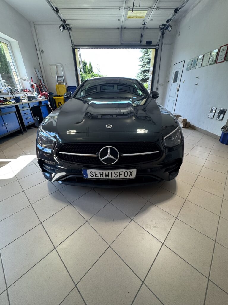 Mercedes E - realizacja montażu SerwisFox