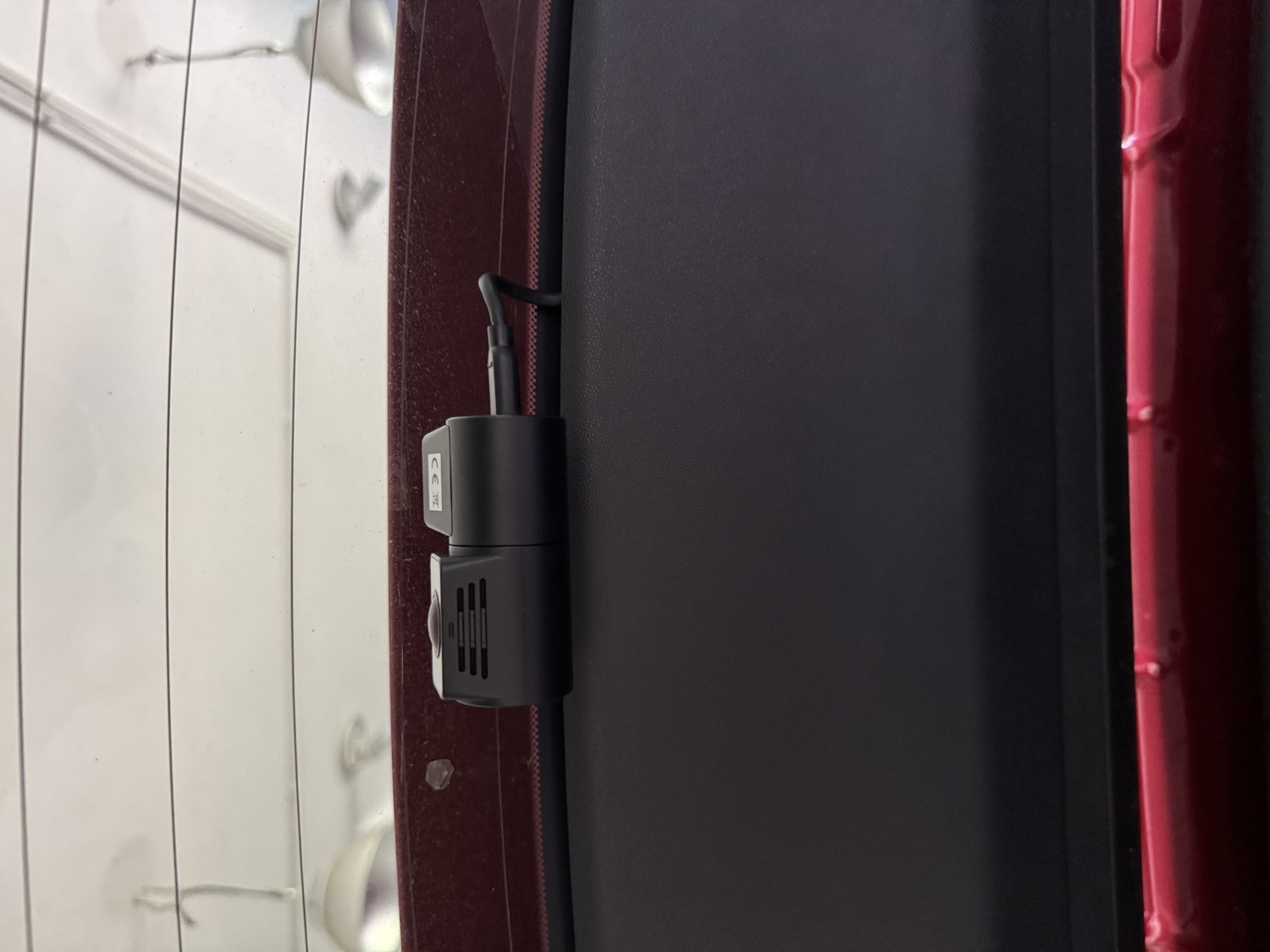 Kamera tylna 4K zamontowana na tylnej szybie Citroena C4 Picasso