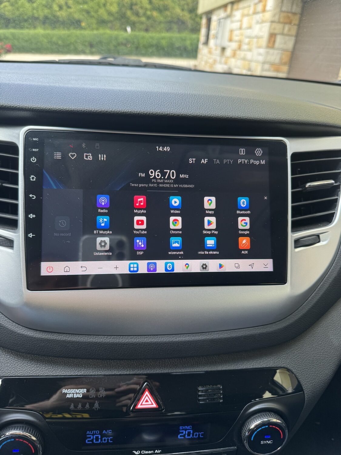 Menu aplikacji Android - radio, mapy, YouTube, Sklep Play i ustawienia DSP.