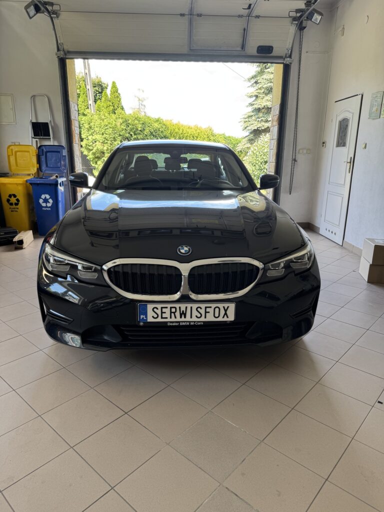 BMW 3 G20 Doposażenie w Kamerę Cofania Podłączoną do Fabrycznego Wyświetlacza Aktywne Linie Cofania - realizacja montażu SerwisFox
