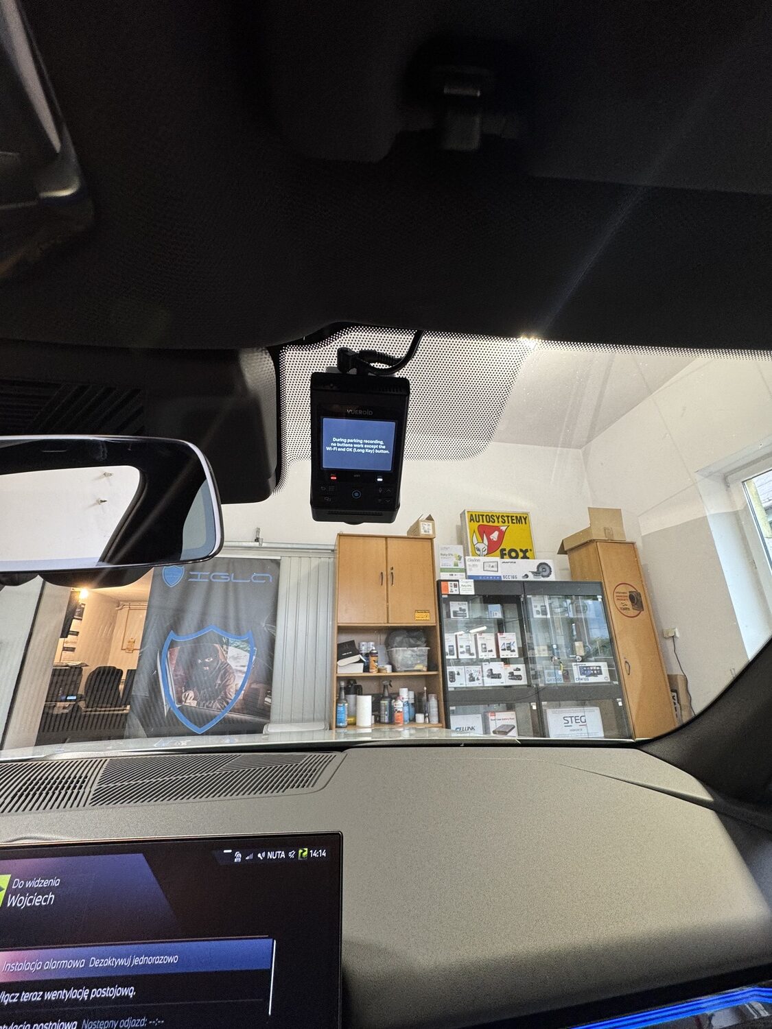 Ekran kamery Vueroid w aktywnym trybie parkingowym Durashift